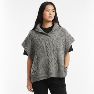 53. 🇫🇷 Formula Joven European Gray Cable Knit Women's Sweater